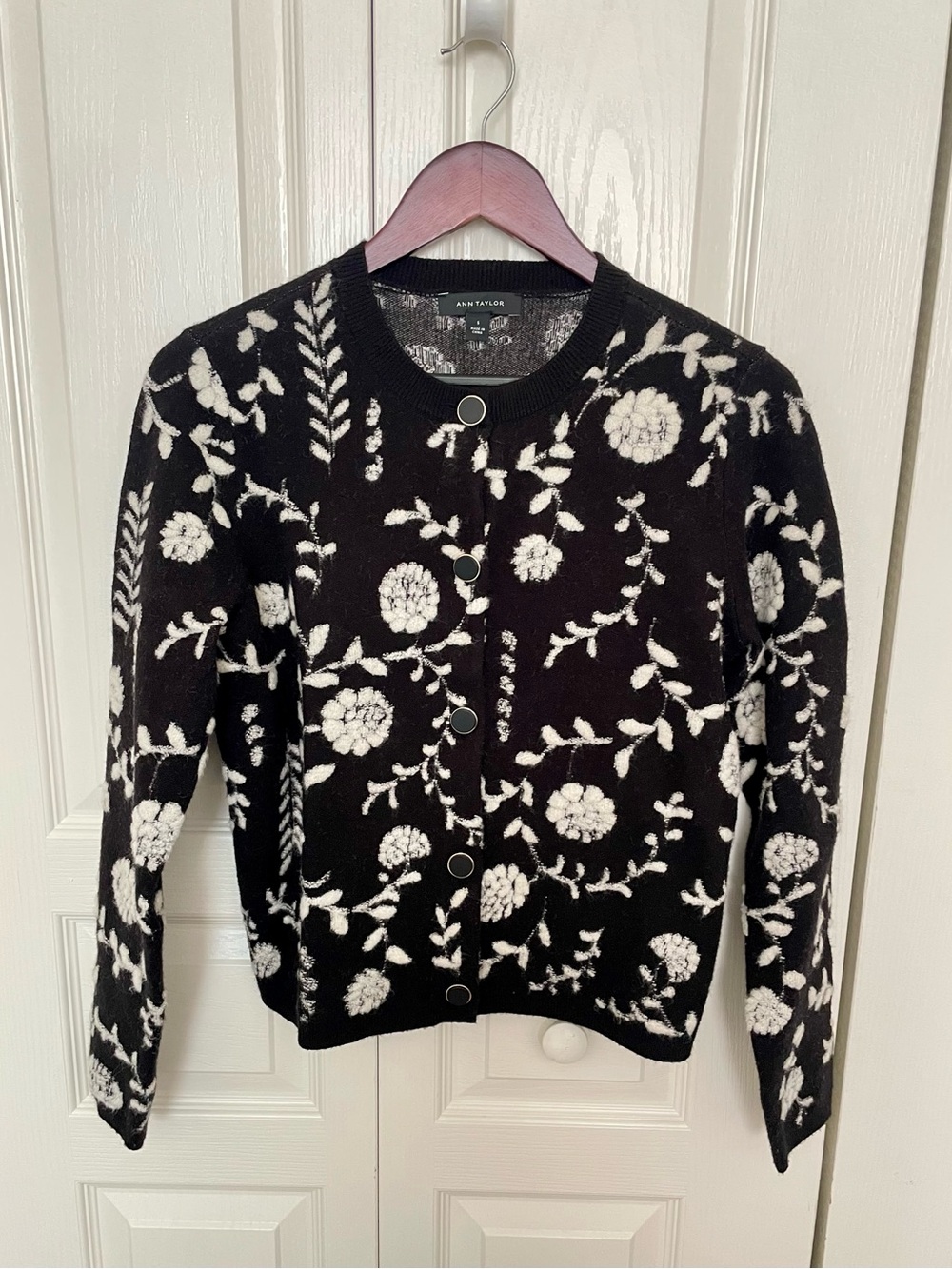 Ann Taylor Black Floral Embroidered Button Front Cardigan Sweater | Size S
